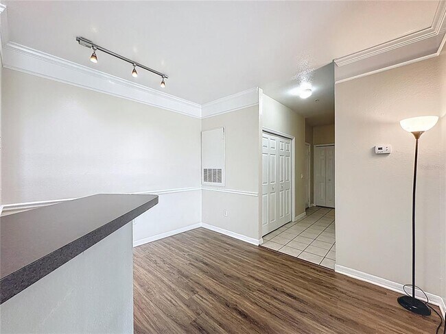 Building Photo - 3209 Parkchester Square Blvd