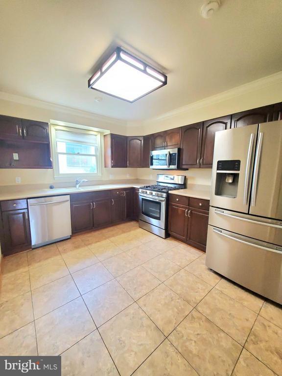 Building Photo - 742 S Granada St