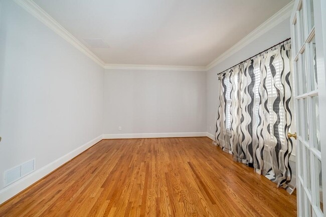 Building Photo - 9445 Stoney Ridge Ln