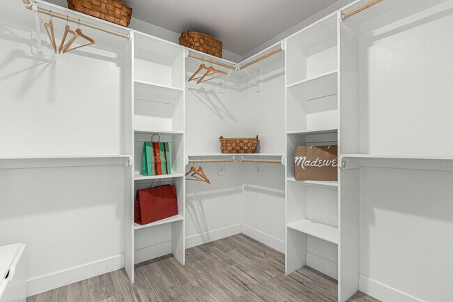 Building Photo - 5 Bedroom 3 Bathroom Phoenix Home