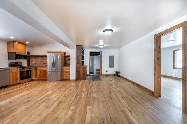 Building Photo - 14 Browns Ln
