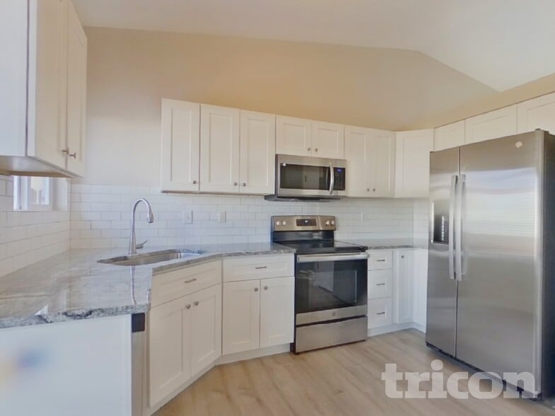 Building Photo - 19941 Montview Dr