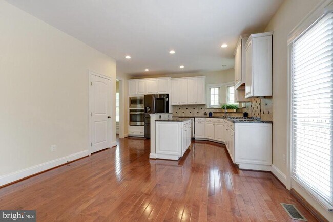 Building Photo - 26030 Blackberry Knoll Ct