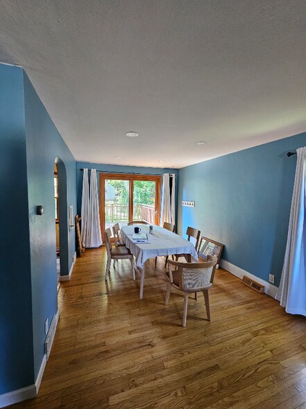 Building Photo - 4117 Mineral Point Rd