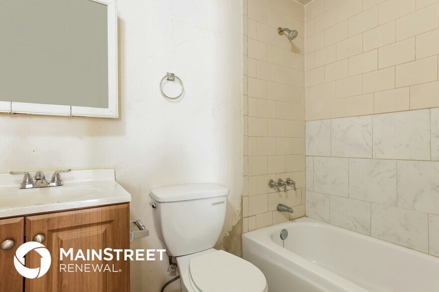 Building Photo - 7132 W Glenrosa Ave