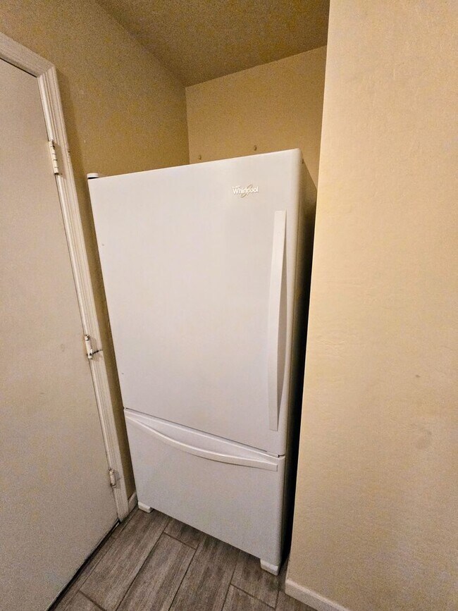 Building Photo - STUNNING 4 Bed, 2.5 Bath Oasis with Pool Your Dream Home Awaits!