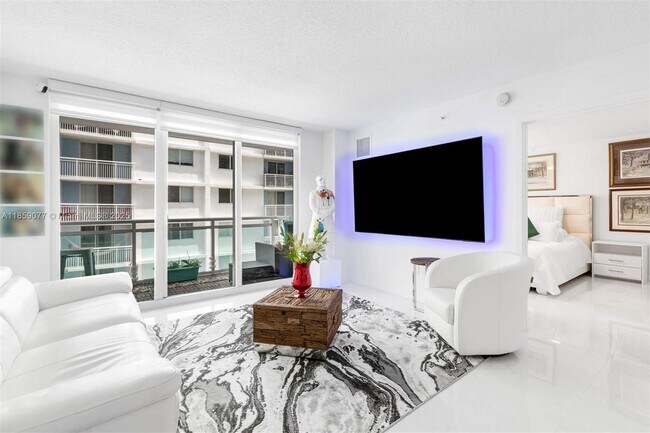 Building Photo - 6917 Collins Ave