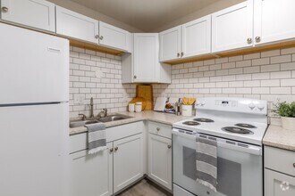 Building Photo - The Jefferson | 2-Bedroom with Balcony