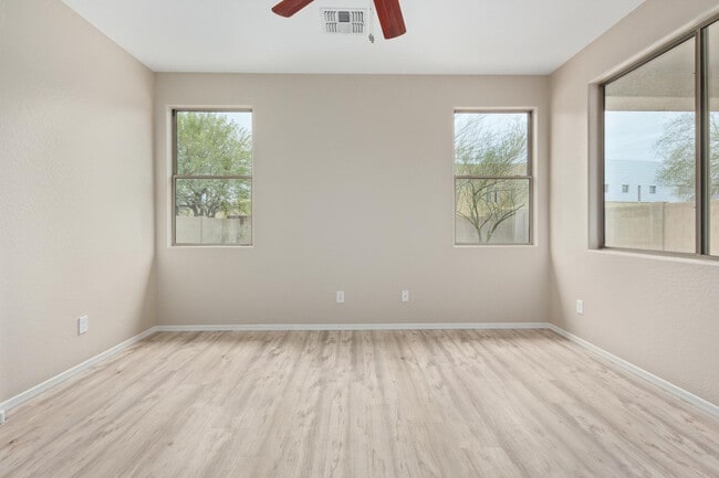 Building Photo - 3727 W Memorial Dr