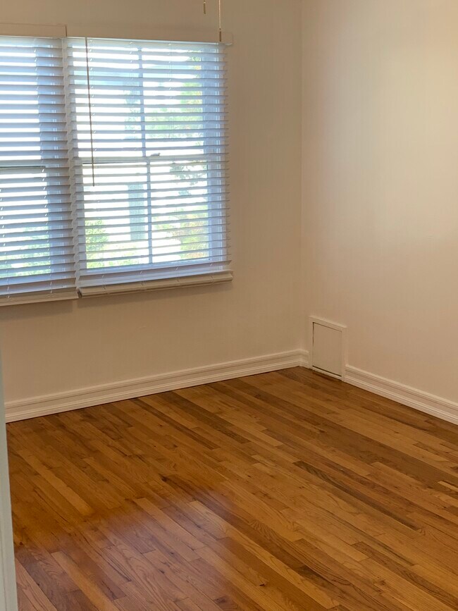 Bedroom - 3121 Arizona Ave