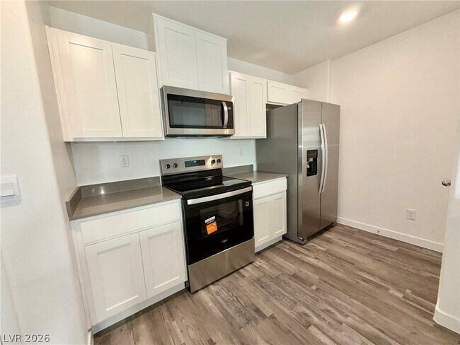 Building Photo - 913 Rosy Starling St