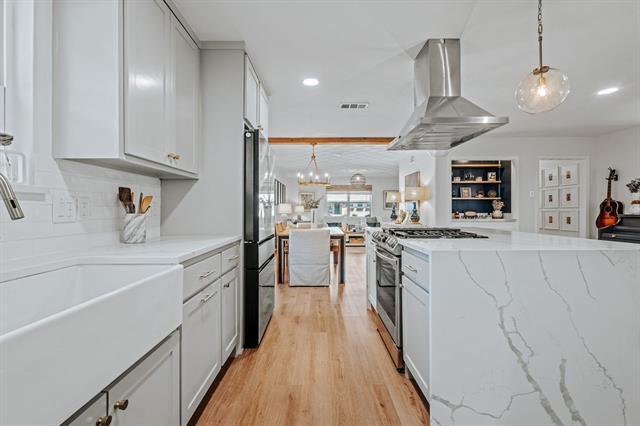 Building Photo - 10642 Mapleridge Dr