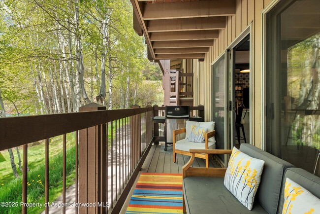 Building Photo - 35 Upper Woodbridge Rd