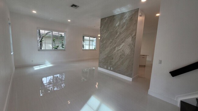 Building Photo - 2345 Spanish Wells