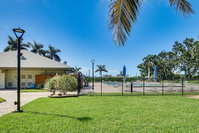 Building Photo - 4263 Bay Beach Ln
