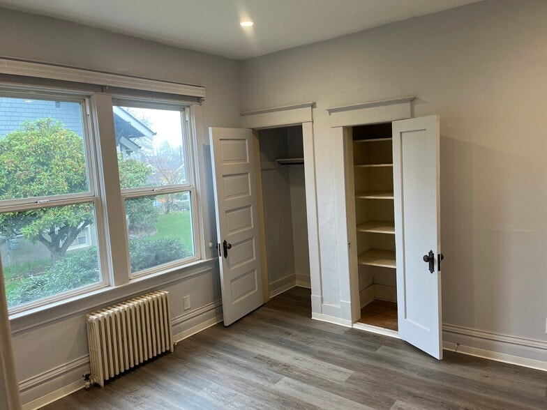 Building Photo - 1502 N Oakes St