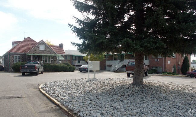 Garland St Apartments - 1600-1604 Garland St