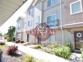 Building Photo - 3 Bd 3.5 Bath 2 Car Garage Townhome in Sandy