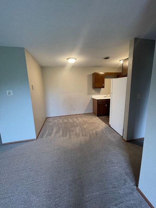 Interior Photo - 6868-6870 Kathleen Court - 12 Family