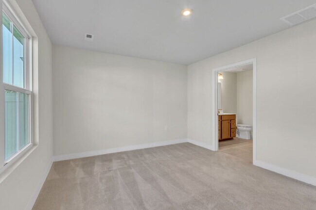 Building Photo - Charming 3-Bed Townhouse Oasis in Greenvil...