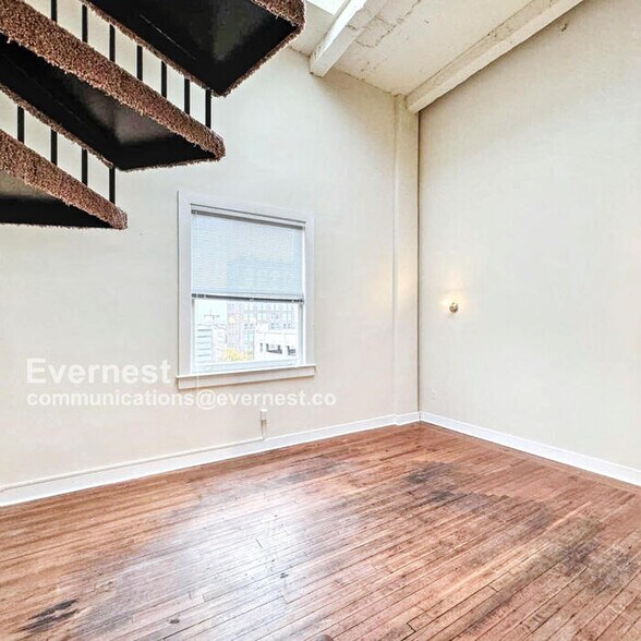 Building Photo - 525 E Grace St