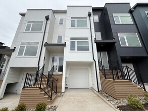 Building Photo - **OFFERING RENT PROMOTION FOR THE FIRST 6 MONTHS, REFUNDABLE APPLICATION FEES & $200 MOVE IN PROM...