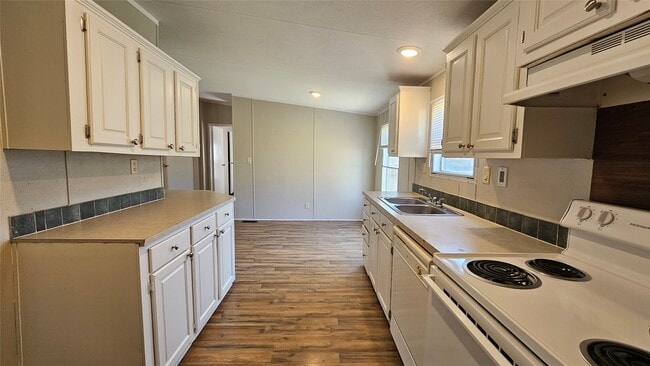 Building Photo - 31219 Wide Oak Cir