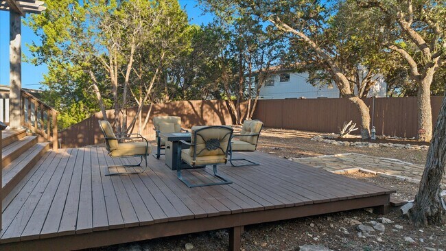 Building Photo - 785 Lake Forest