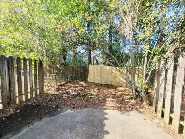 Building Photo - 1257 E Orange Ave