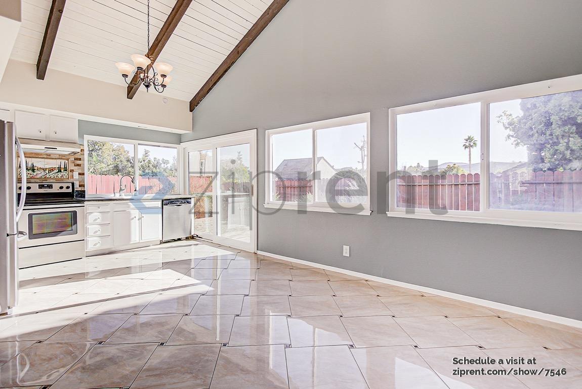 Building Photo - 770 Silver Cloud St