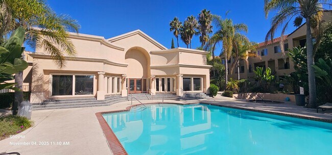 Building Photo - UTC - LA JOLLA - The Venetian - Nice STUDI...