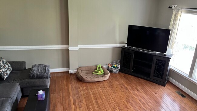 Building Photo - 2541 Thorncroft Pl