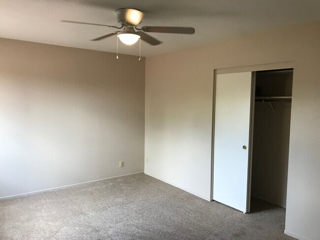 Building Photo - 2 bed 1 bath TH - Move in Special $700 off First Months Rent