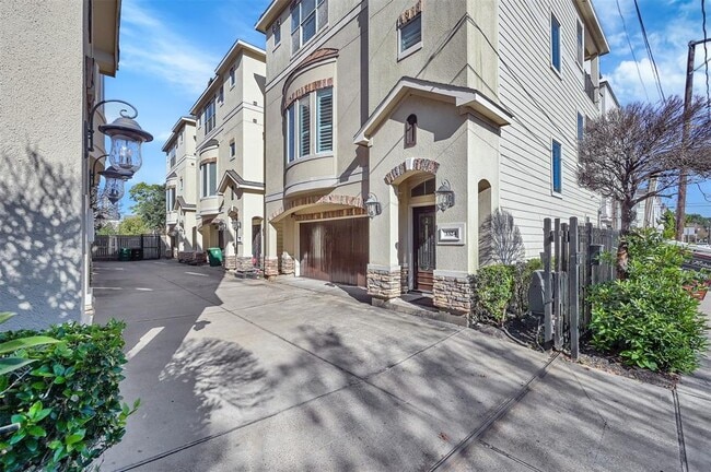 Primary Photo - 3324 Chenevert St