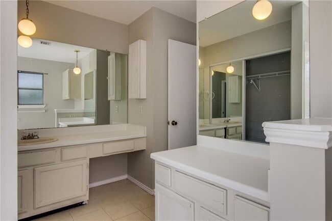Building Photo - 6415 Jennings Dr