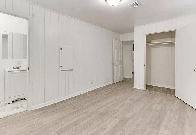 Building Photo - Charming 3 bedroom/2 bath home!