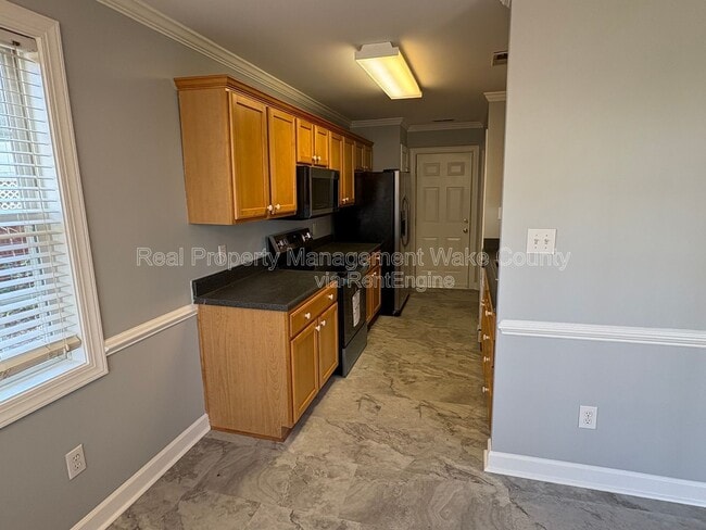 Building Photo - 828 Shackleton Rd