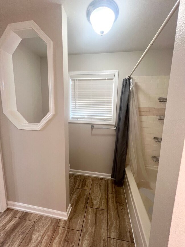 Building Photo - Suncrest Rental!