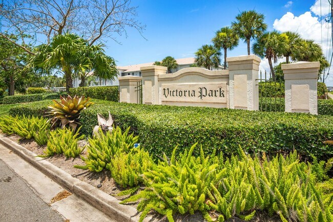 Building Photo - ** VICTORIA PARK ** 4 BED / 2 BATH - POOL ...