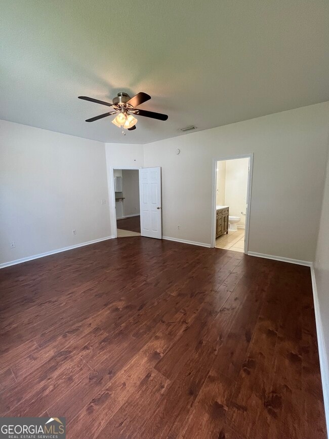 Building Photo - 204 Royal Palms Ave