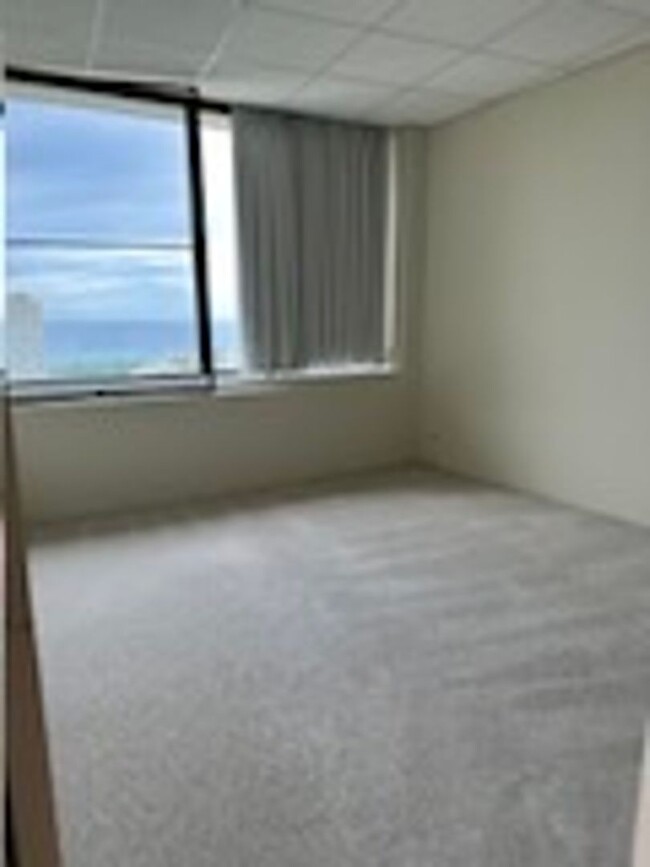 Building Photo - Exquisite and spacious 2bedroom 2.5 bath P...