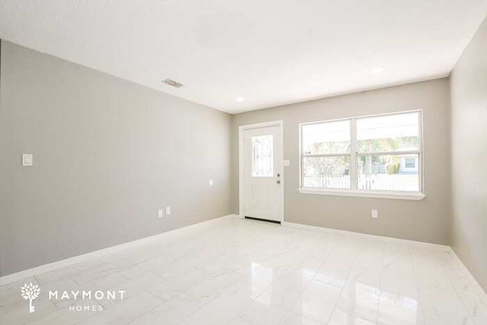 Building Photo - 1215 N Nowell St