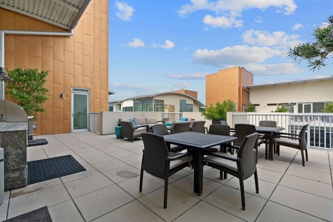 Building Photo - 1600 Barton Springs Rd