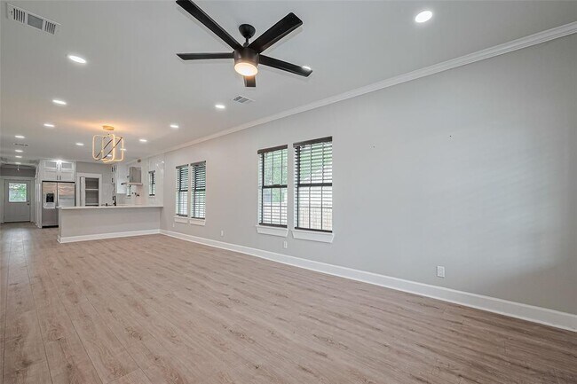 Building Photo - 1205 E 27th St