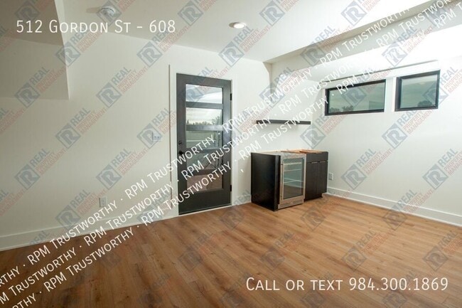 Building Photo - 512 Gordon St