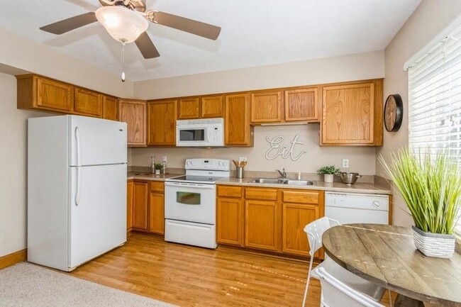 Building Photo - 300 Grandview Ct