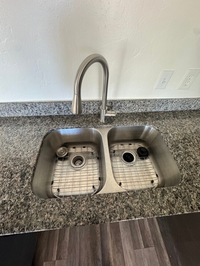 Building Photo - 8440 E Greg Ct