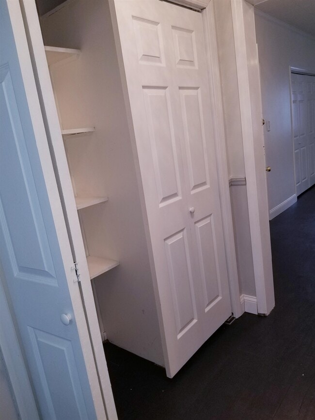 Building Photo - 159 W 10th St