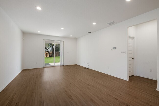 Building Photo - 3403 Rancho Primera