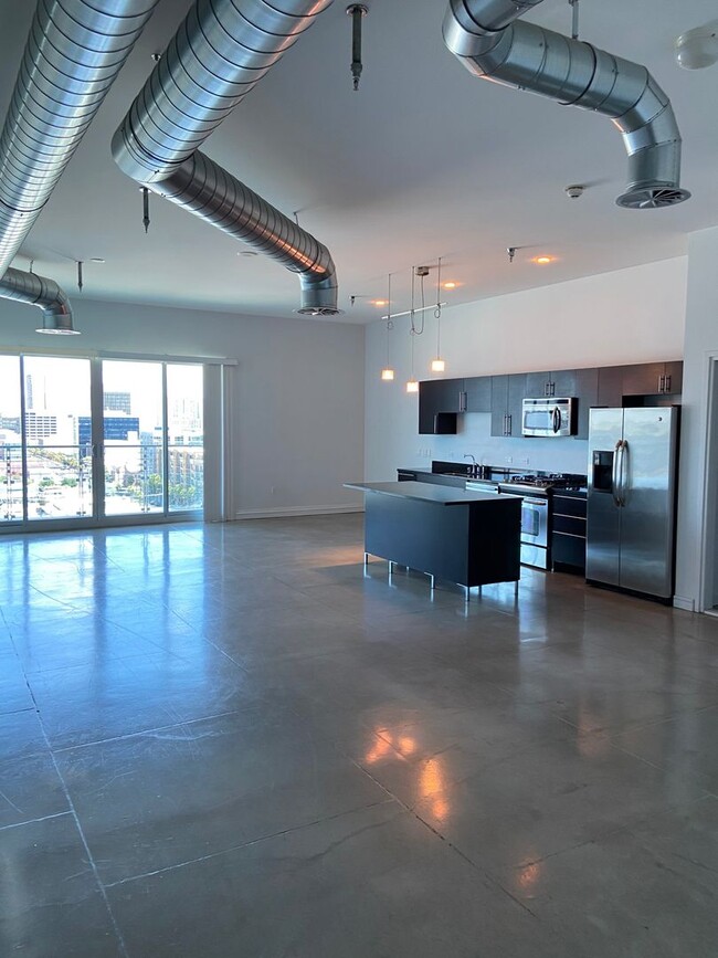 Building Photo - Downtown loft-living at its best - unfurnished loft